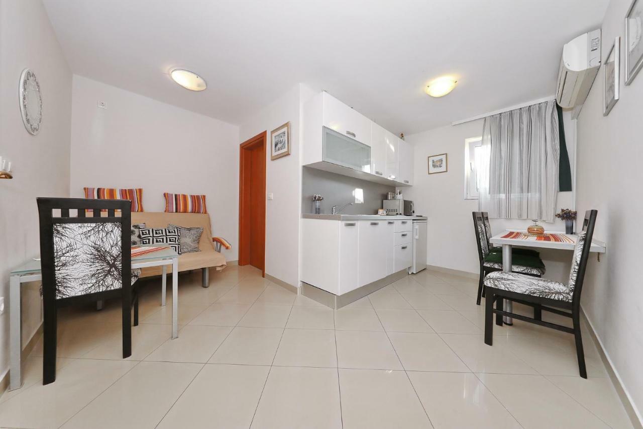 Senkini Dvori Apartment Sutomiscica Exterior photo